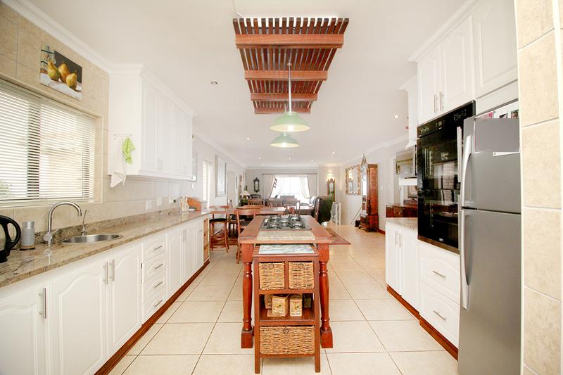 5 Bedroom Property for Sale in Village On Sea Western Cape